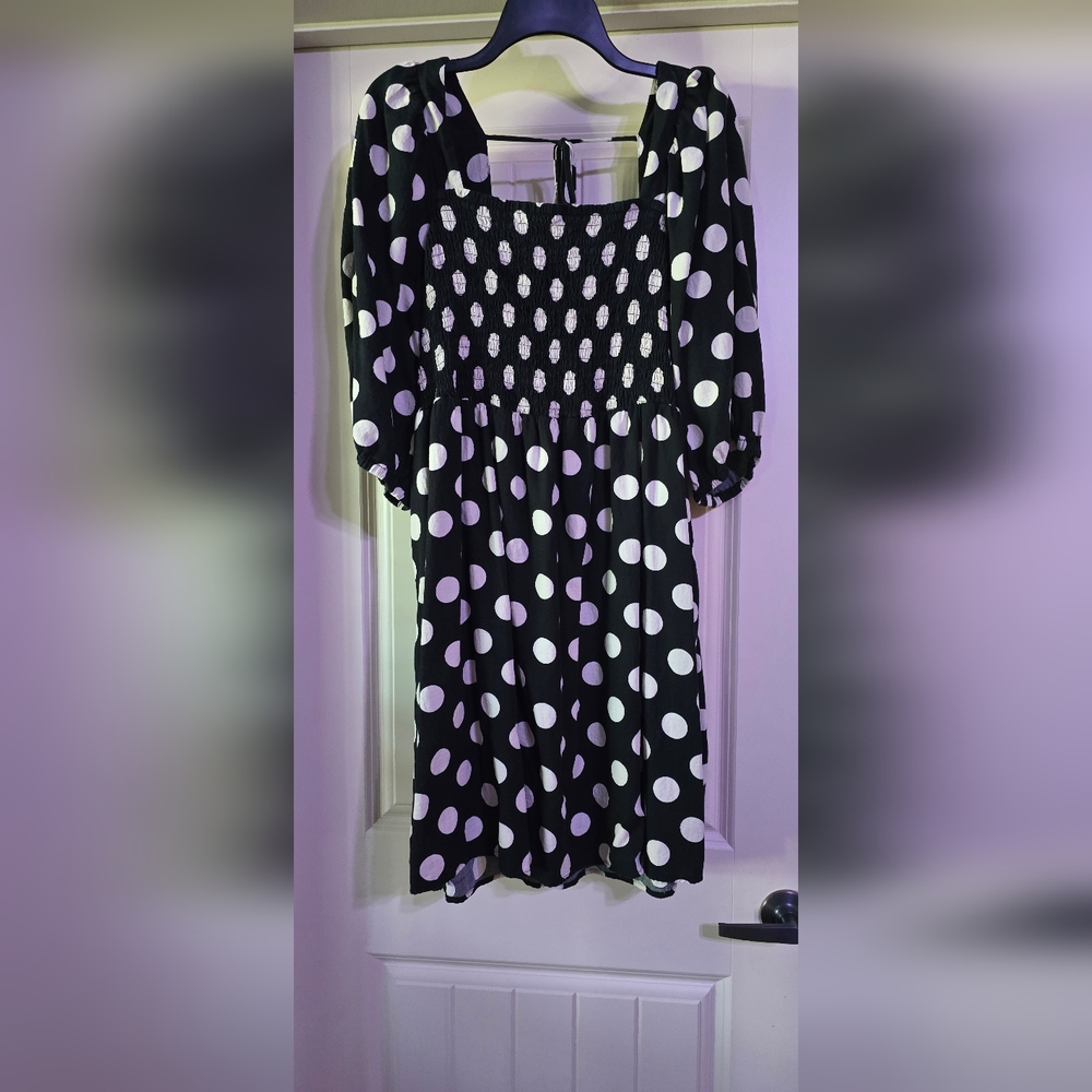 Black and White Sleeveless Sundress with Pleated Details